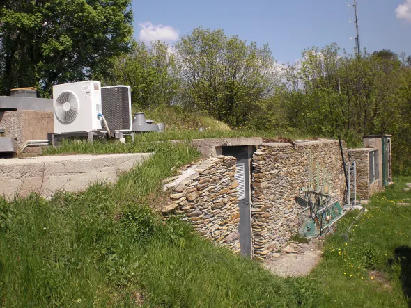 Terreno con entrostante struttura per telecomunicazioni