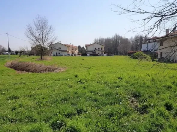 #9980 Terreno da lottizzare di 1.858 mq