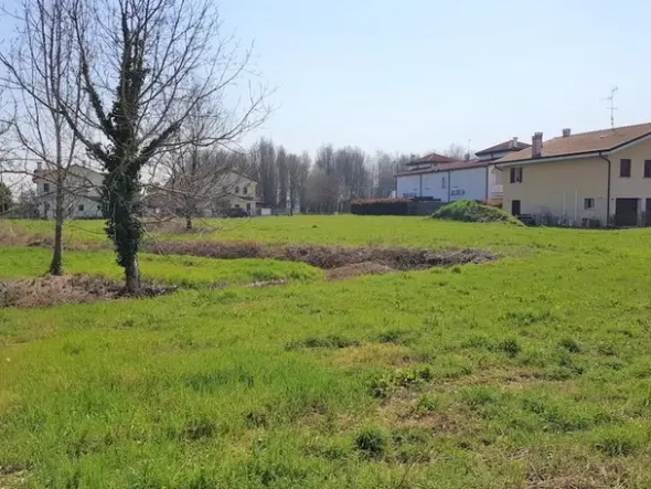 #9980 Terreno da lottizzare di 1.858 mq