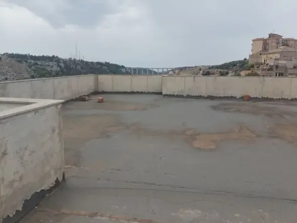 #14605 Terreno edificabile con edificio residenziale in costruzione