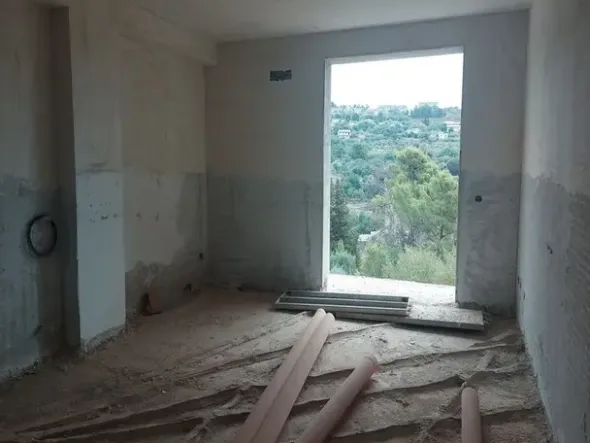 #14605 Terreno edificabile con edificio residenziale in costruzione