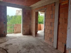 #14605 Terreno edificabile con edificio residenziale in costruzione