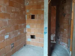 #14605 Terreno edificabile con edificio residenziale in costruzione