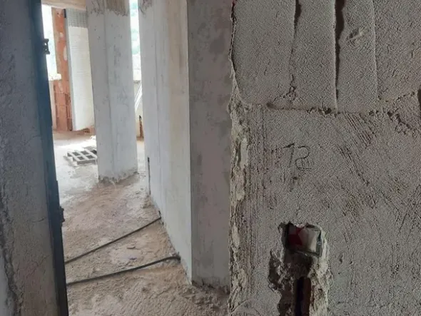 #14605 Terreno edificabile con edificio residenziale in costruzione