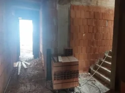 #14605 Terreno edificabile con edificio residenziale in costruzione