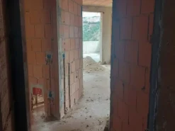 #14605 Terreno edificabile con edificio residenziale in costruzione