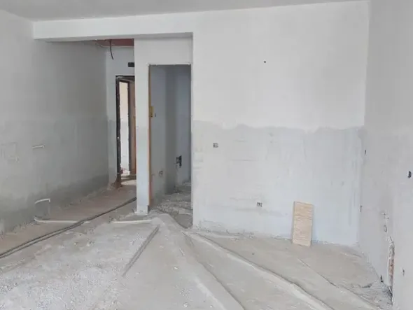 #14605 Terreno edificabile con edificio residenziale in costruzione