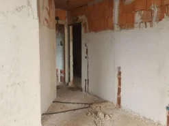 #14605 Terreno edificabile con edificio residenziale in costruzione