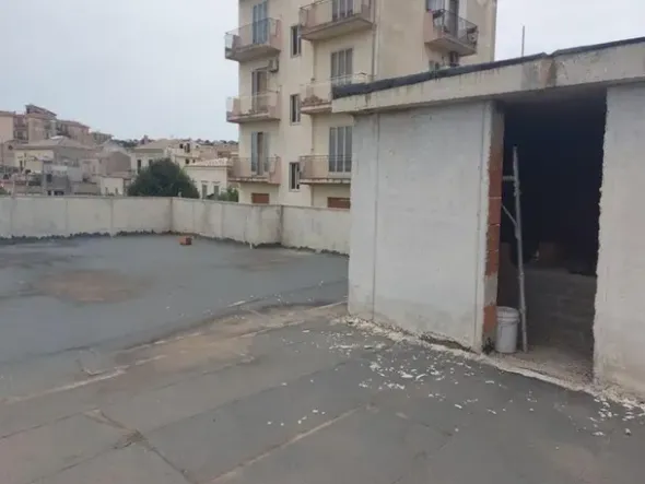 #14605 Terreno edificabile con edificio residenziale in costruzione