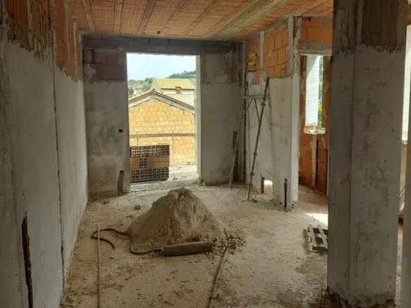 #14605 Terreno edificabile con edificio residenziale in costruzione