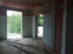 #14605 Terreno edificabile con edificio residenziale in costruzione