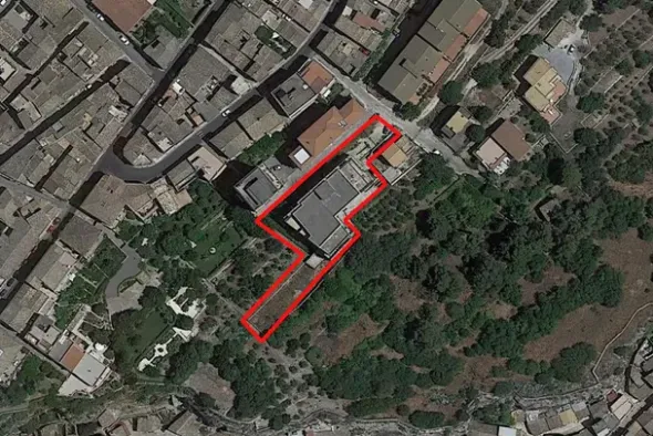 #14605 Terreno edificabile con edificio residenziale in costruzione
