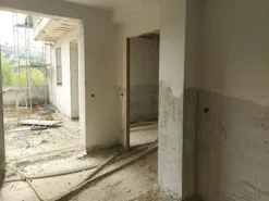 #14605 Terreno edificabile con edificio residenziale in costruzione