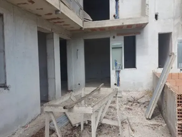 #14605 Terreno edificabile con edificio residenziale in costruzione
