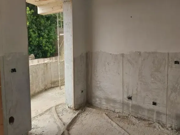 #14605 Terreno edificabile con edificio residenziale in costruzione