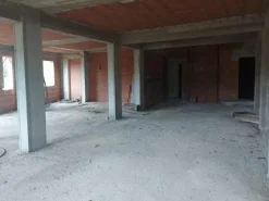 #14605 Terreno edificabile con edificio residenziale in costruzione