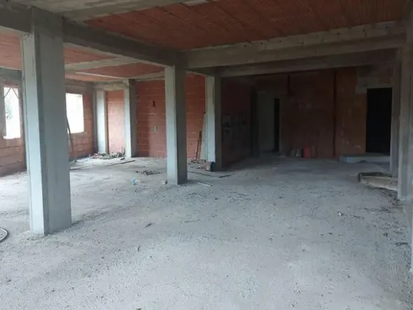 #14605 Terreno edificabile con edificio residenziale in costruzione