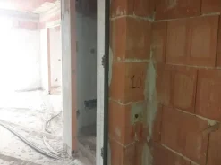 #14605 Terreno edificabile con edificio residenziale in costruzione
