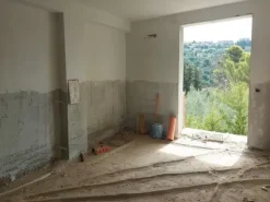 #14605 Terreno edificabile con edificio residenziale in costruzione