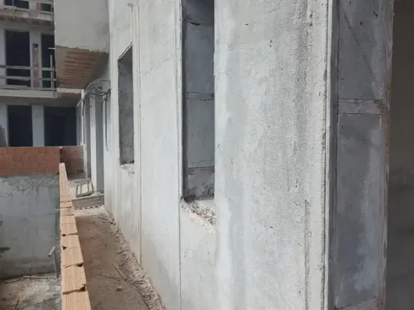 #14605 Terreno edificabile con edificio residenziale in costruzione