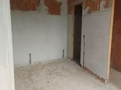 #14605 Terreno edificabile con edificio residenziale in costruzione