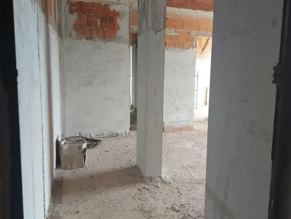 #14605 Terreno edificabile con edificio residenziale in costruzione