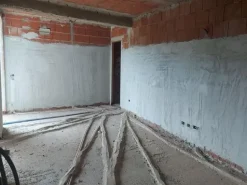 #14605 Terreno edificabile con edificio residenziale in costruzione