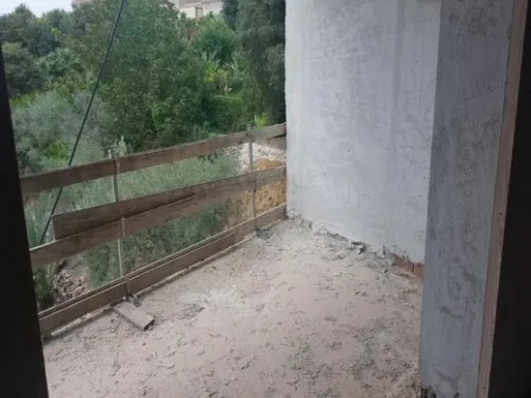 #14605 Terreno edificabile con edificio residenziale in costruzione