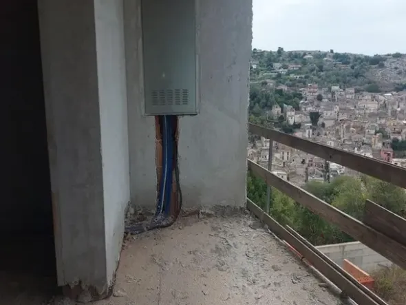 #14605 Terreno edificabile con edificio residenziale in costruzione