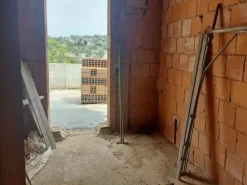 #14605 Terreno edificabile con edificio residenziale in costruzione