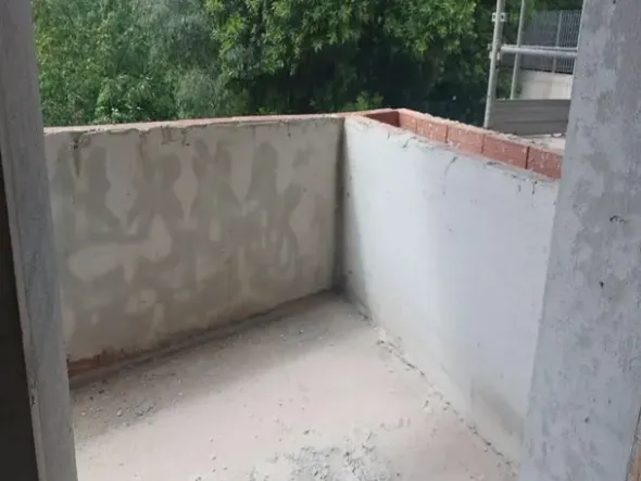 #14605 Terreno edificabile con edificio residenziale in costruzione