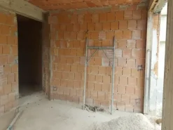 #14605 Terreno edificabile con edificio residenziale in costruzione