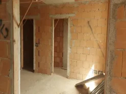 #14605 Terreno edificabile con edificio residenziale in costruzione