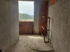 #14605 Terreno edificabile con edificio residenziale in costruzione