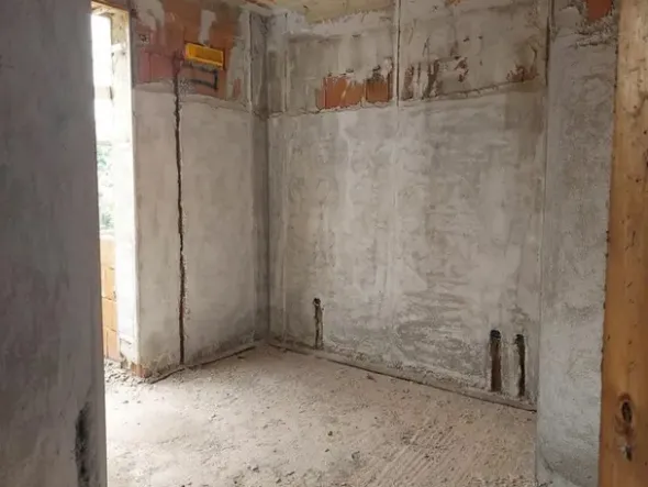 #14605 Terreno edificabile con edificio residenziale in costruzione
