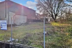 #20199 Terreno edificabile con fabbricati rurali da demolire