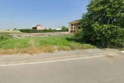 #23217 Terreno edificabile residenziale con pertinenze