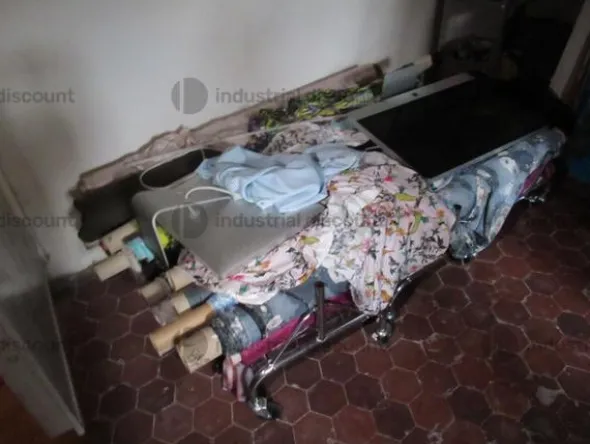 6#9153 Tessuti e banco in legno