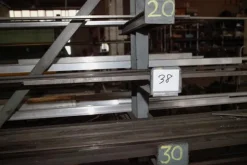 29#2930 Tondi in alluminio e barre piatte in ferro