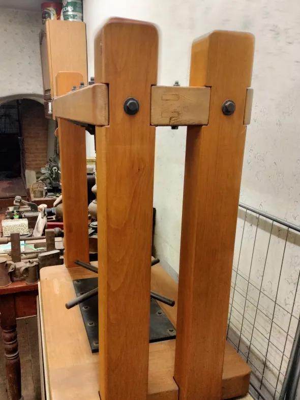 Torchio da rilegatura professionale in legno