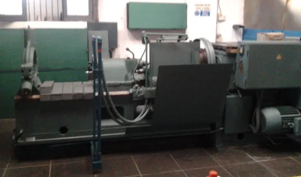 Tornio per lavorazioni meccaniche pesanti