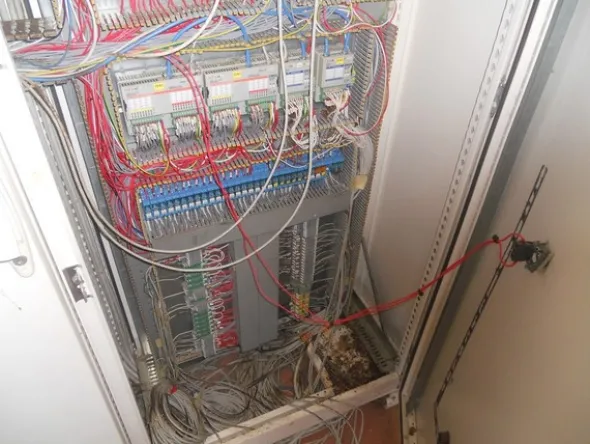 7#4851 Torre di raffreddamento Thermac e cavi elettrici