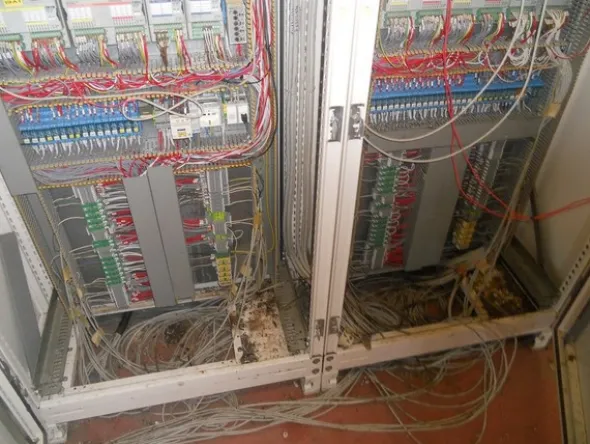 7#4851 Torre di raffreddamento Thermac e cavi elettrici