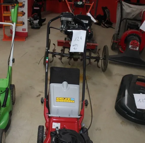 41#5817 Tosaerba Ibea e motosega Sthil