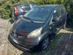 3#10043 Toyota Aygo e mobilio da ufficio