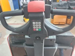 3#8371 Transpallet elettrico BT