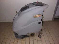 2#8001 Transpallet elettrico OMG e lavapavimenti