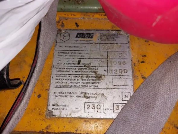 2#8001 Transpallet elettrico OMG e lavapavimenti