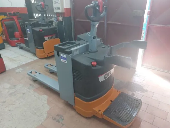 1#8371 Transpallet elettrico STILL
