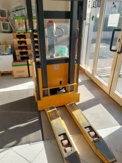Transpallet elevatore elettrico